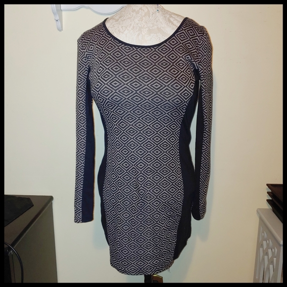 Ya Los Angeles Dresses & Skirts - Ya Los Angeles Zipped Body Con Dress, Large